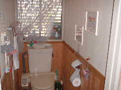壁パネルを貼ったトイレ